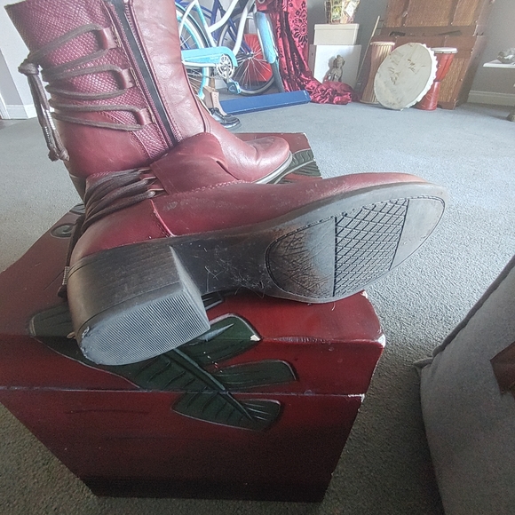 Ladies 9.5 Leather Boots Deep Red - Picture 5 of 6